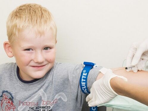 Se si sospetta un'infestazione da parassiti, il bambino dona il sangue per l'analisi