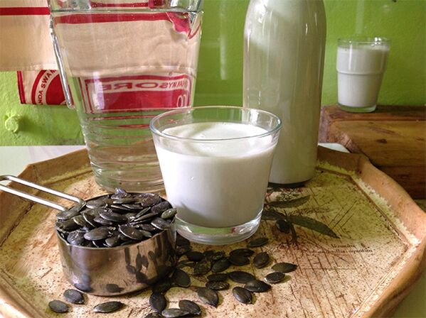 Latte con semi di zucca contro i vermi