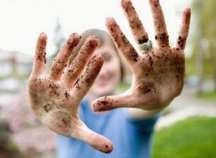 Le mani sporche possono causare infezioni parassitarie